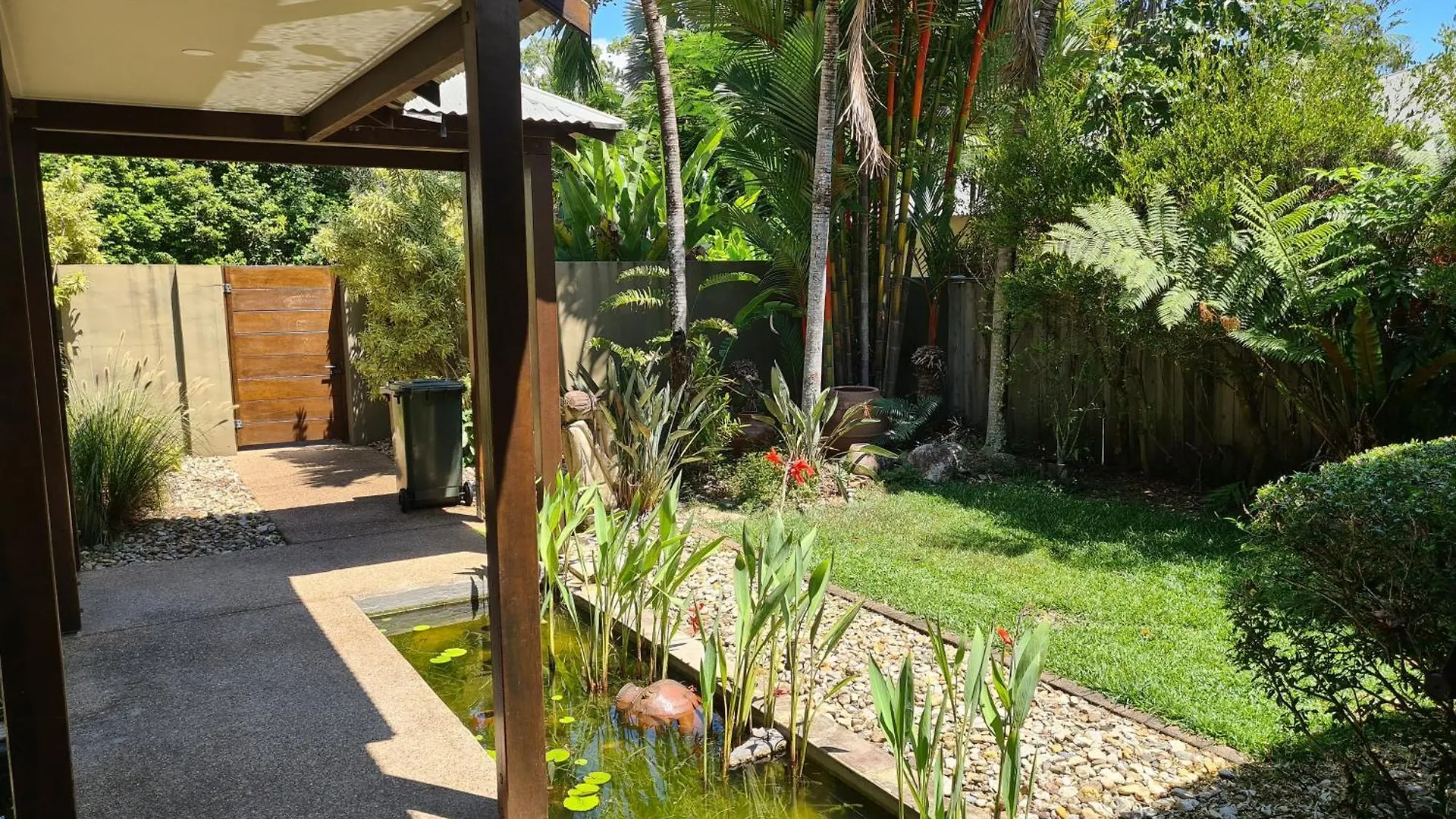 Homestay A Nudists' Retreat @ The Rakuen Guest Pavilion Port Douglas Australia